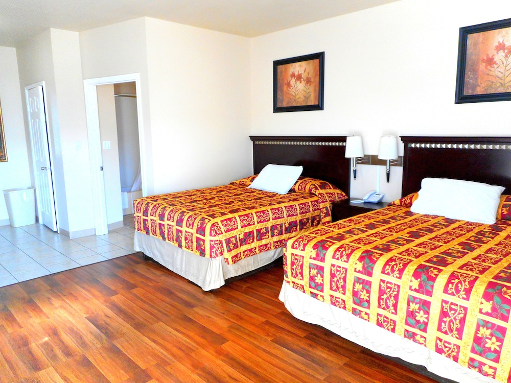 Standard Room, 2 Queen Beds, Non Smoking photo 1