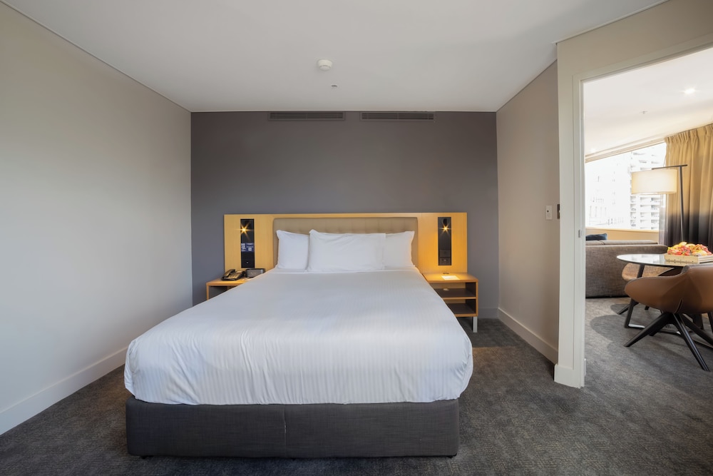 Executive Suite, 1 Double Bed (Darling Harbour Facing)