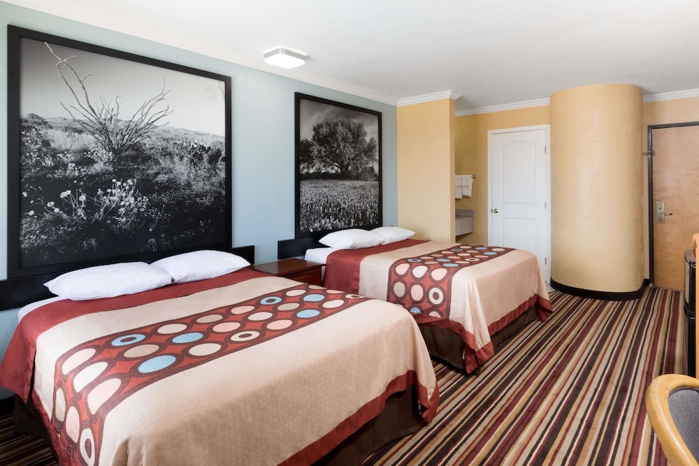 Room, 2 Double Beds, Non Smoking - Photo 1