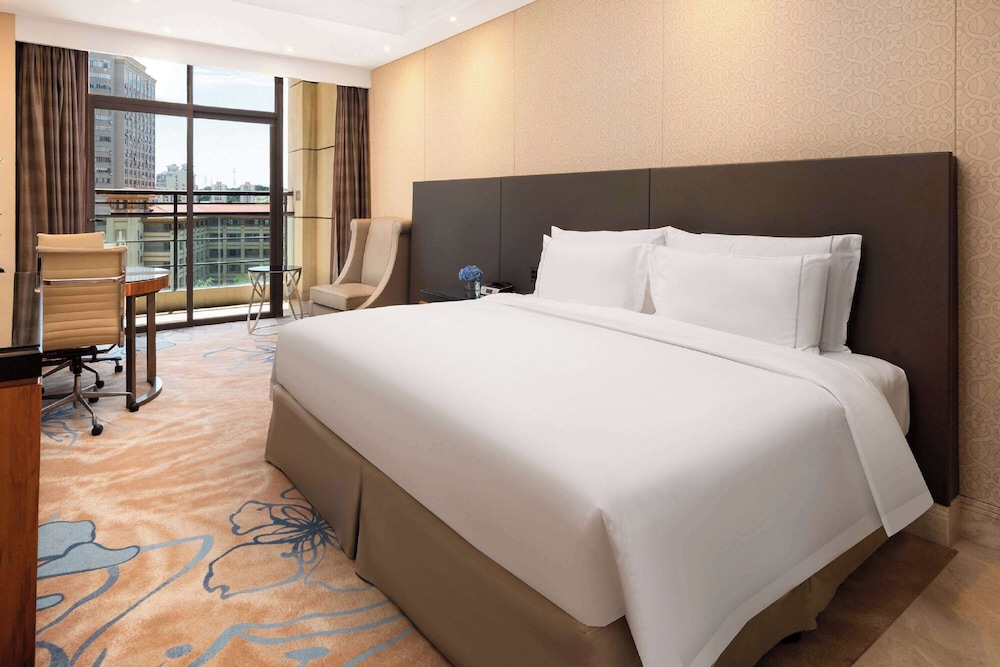 Deluxe Room, 1 King Bed, Non Smoking, City View photo 1