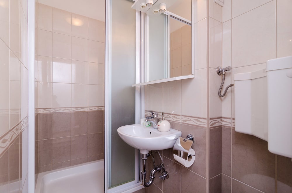 Standard Studio, 1 Queen Bed, Kitchenette photo 2