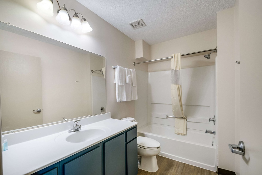 Room, 1 Queen Bed, Non Smoking, Ground Floor (Efficiency) photo 3