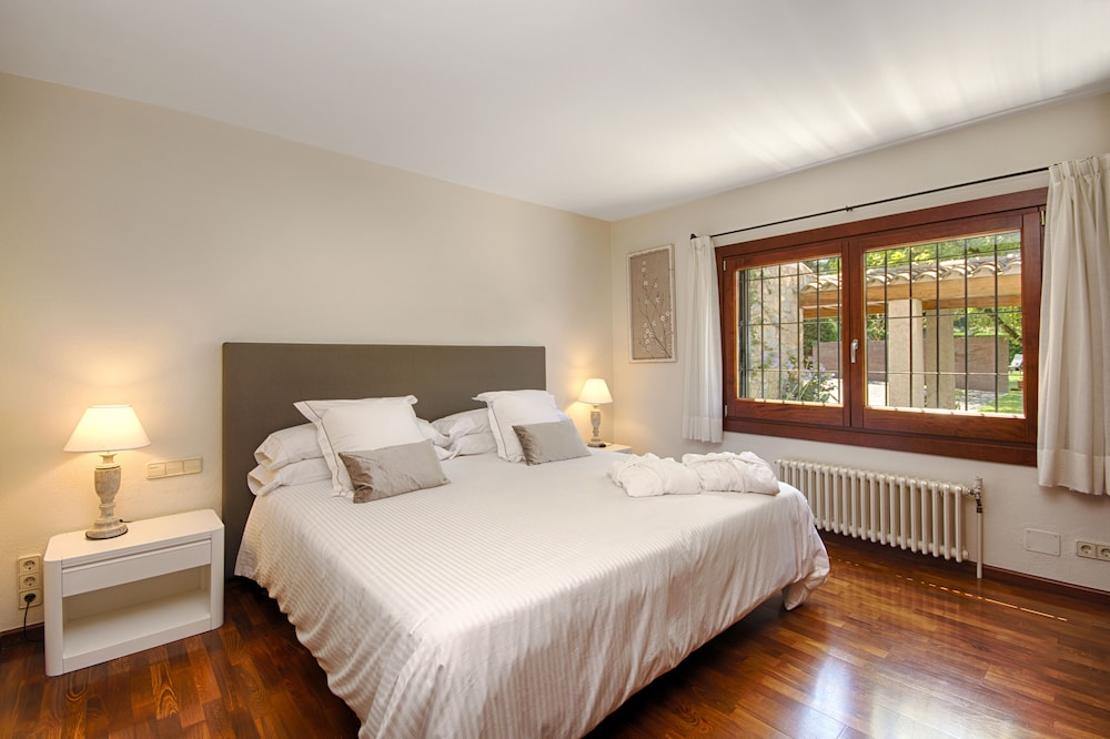 Deluxe Double Room, Private Bathroom, Pool View