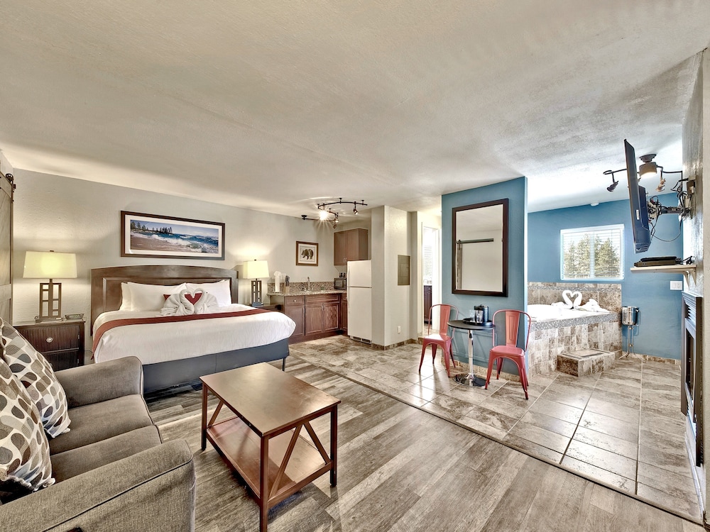 Honeymoon Suite, 1 King Bed, Jetted Tub (Fireplace)