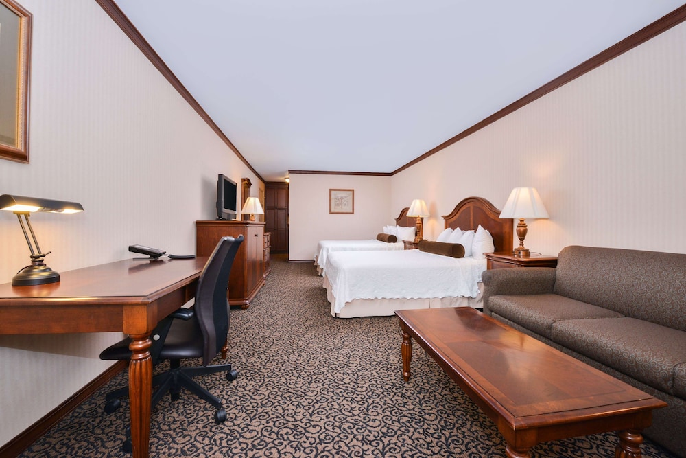 Standard Room, 2 Queen Beds, Lake View, Ground Floor (with Sofabed) photo 3