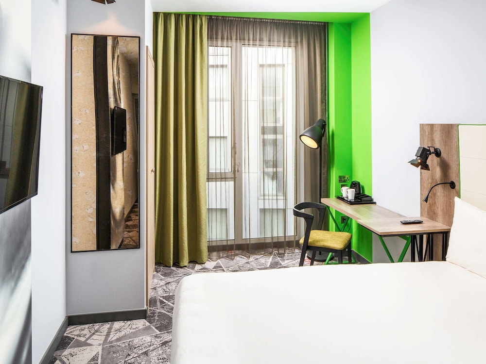 Room, 1 Double Bed (The Queen) photo 3