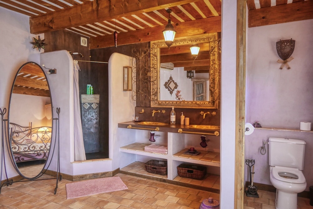 Romantic Double Room, Ensuite, Mountain View photo 2
