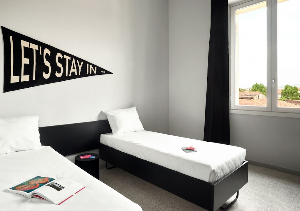Deluxe Twin Room photo 3