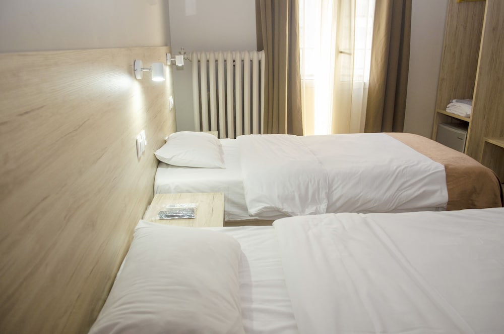Twin Room - Photo 2