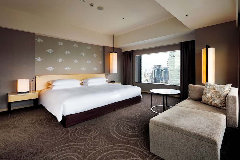 Premier Corner King with Extra Bed, Non Smoking