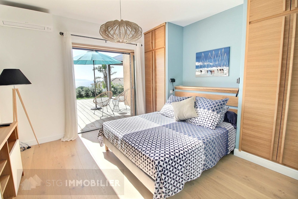 Villa photo 2
