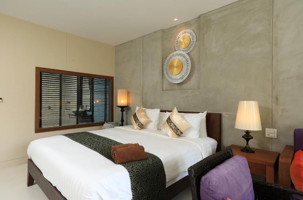 Deluxe Double Room, 1 King Bed, Non Smoking, Pool View photo 3