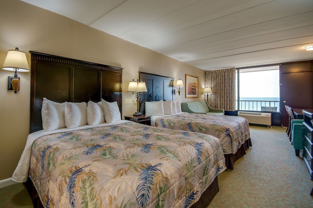 Room, 2 Queens and 1 Sofa Bed, Kitchenette (Waverley Efficiency Beach Level) photo 1