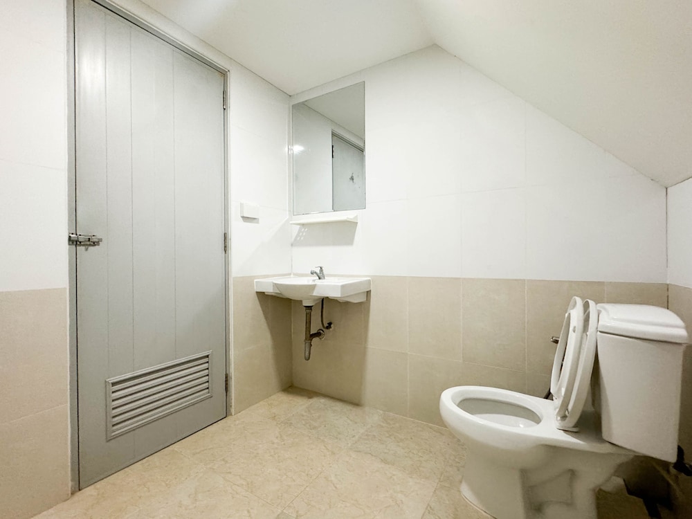 Business Single Room, 1 Queen Bed photo 3