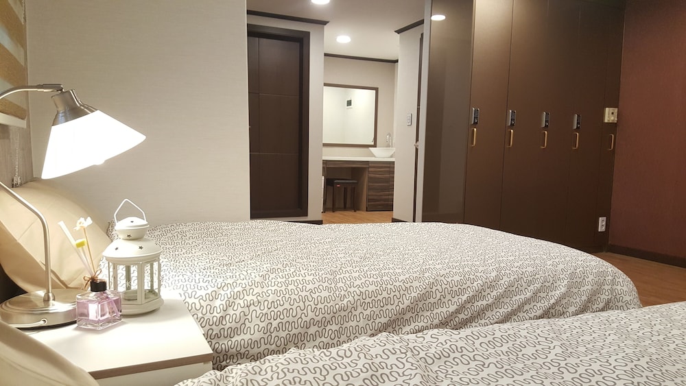 Deluxe Twin Room (Main/annex random assignment)