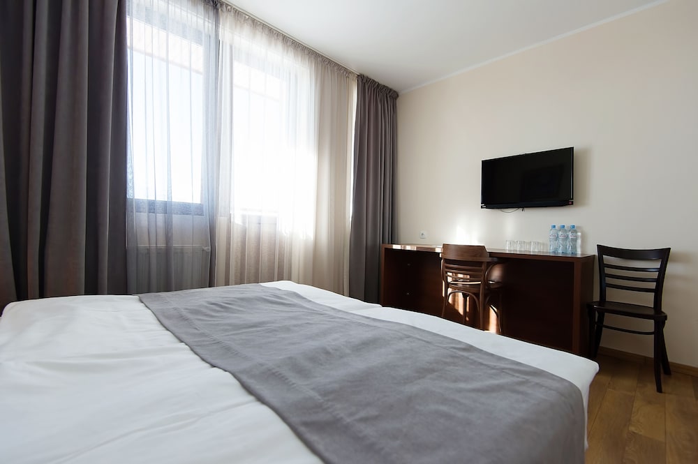 Standard Triple Room, Balcony - Photo 3