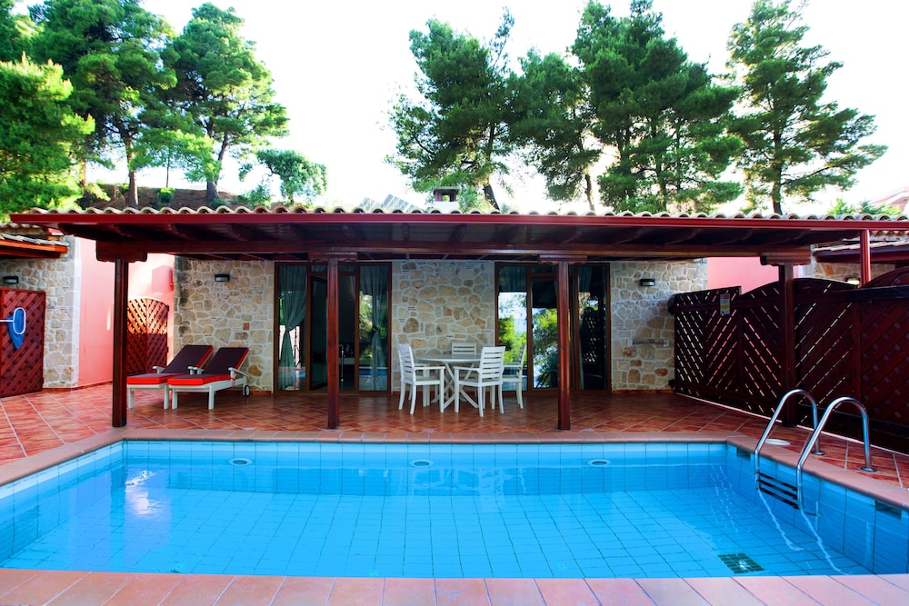 2 Bedroom Executive Suite with private pool photo 2