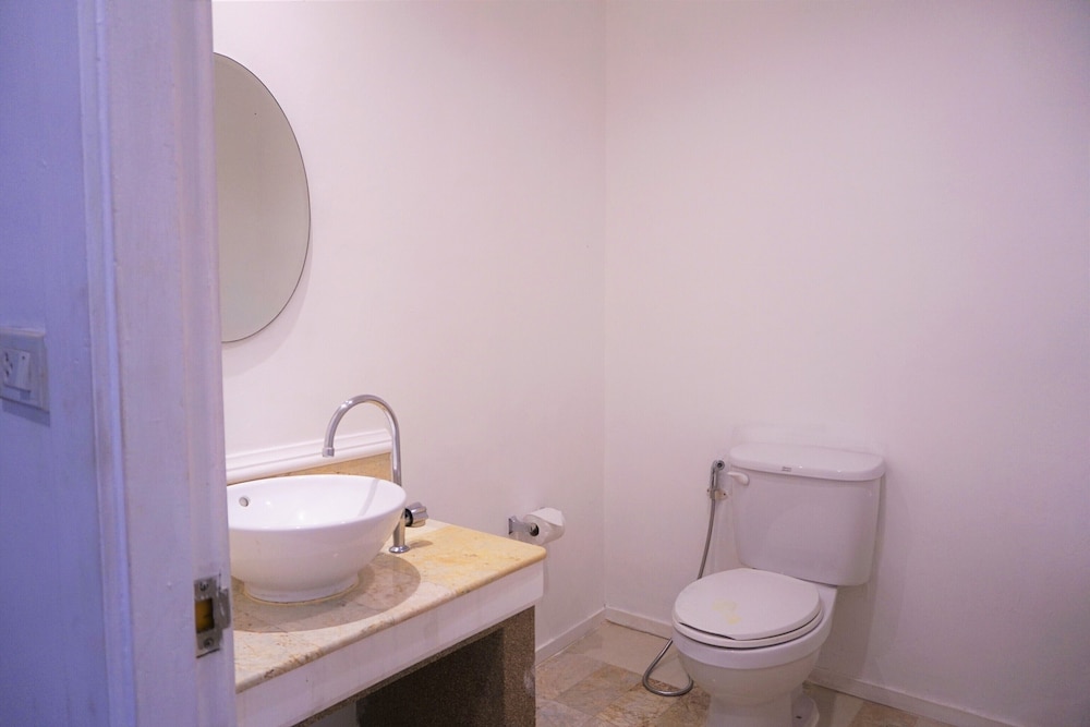 Standard Single Room with Bathtub photo 2