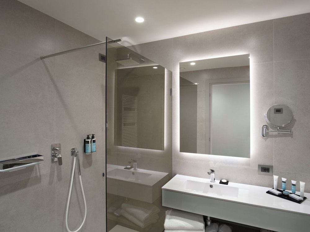 Panoramic Suite (Open)