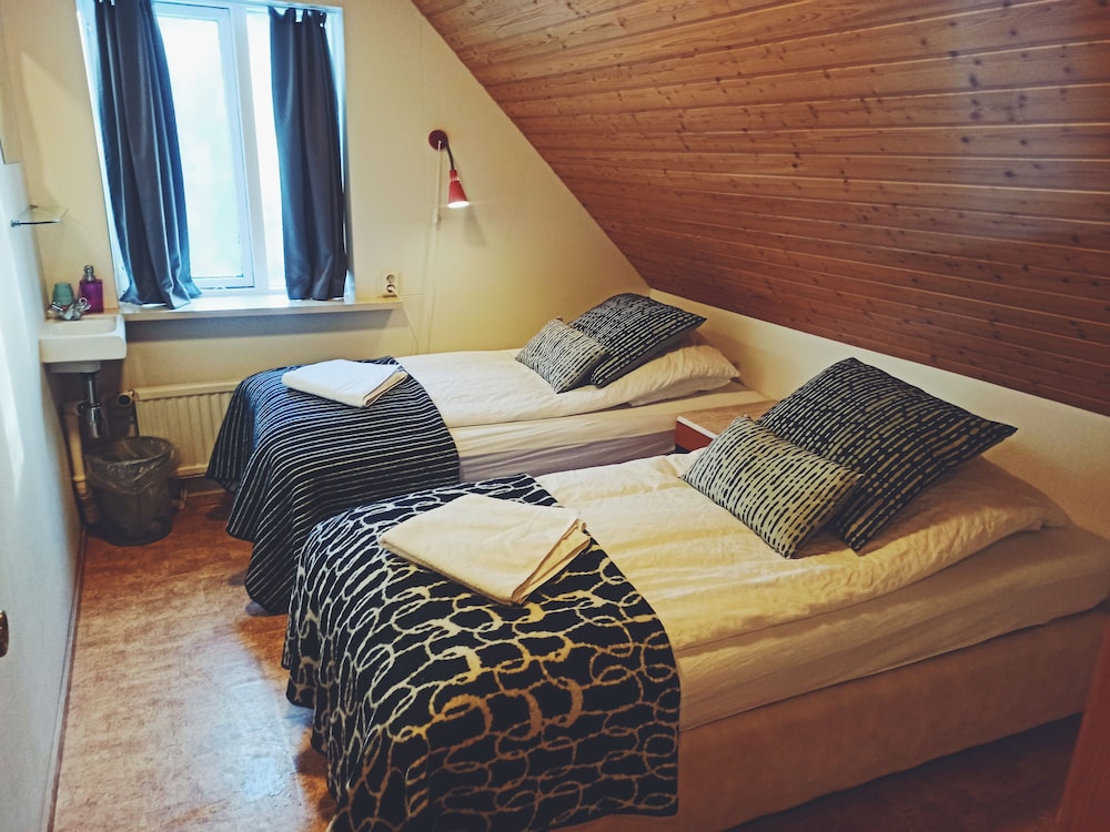 Twin Room, Shared Bathroom (Small) photo 1