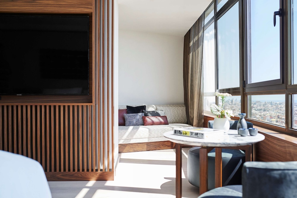 Junior Suite (Zen Skyline)