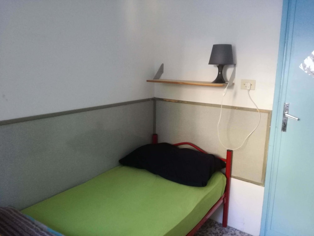 Single Room, Shared Bathroom photo 1
