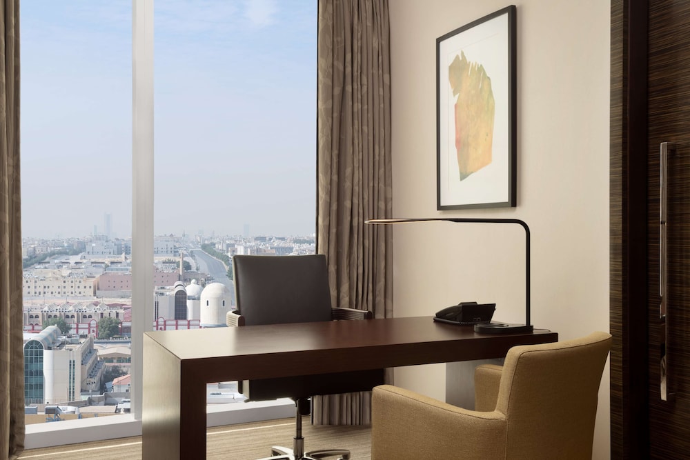 Deluxe Suite, 1 Bedroom - Photo 6