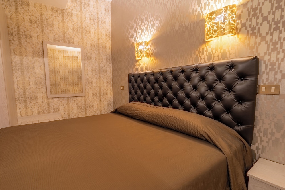 Double Room Single Use - Photo 9