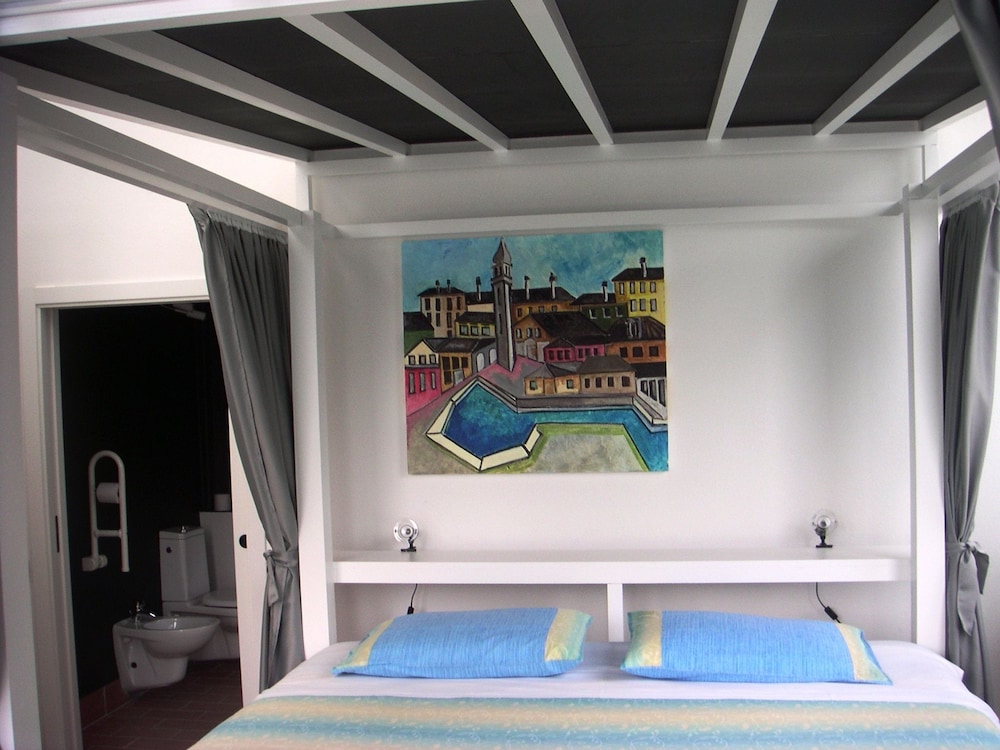 Suite, Lake View (N.45)