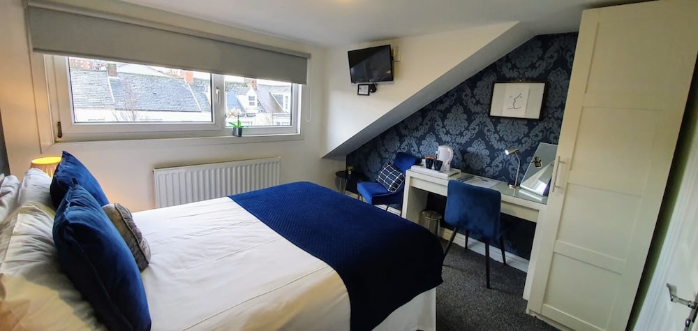 Double Room, Ensuite - Photo 19