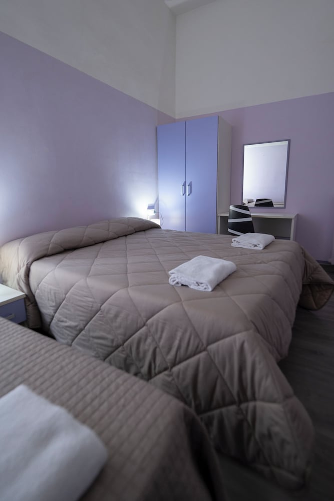 Basic Triple Room, Shared Bathroom - Photo 8