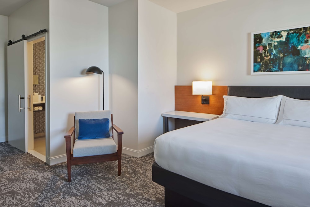 Room, 1 King Bed (Hearing) - Photo 1