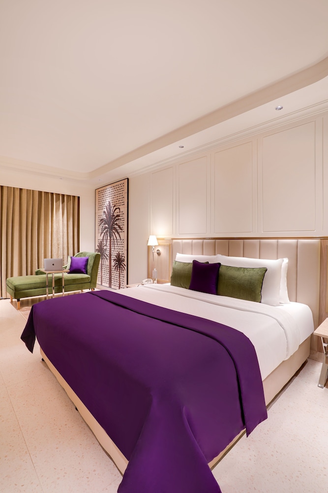 Deluxe Room, 1 King Bed - Photo 6