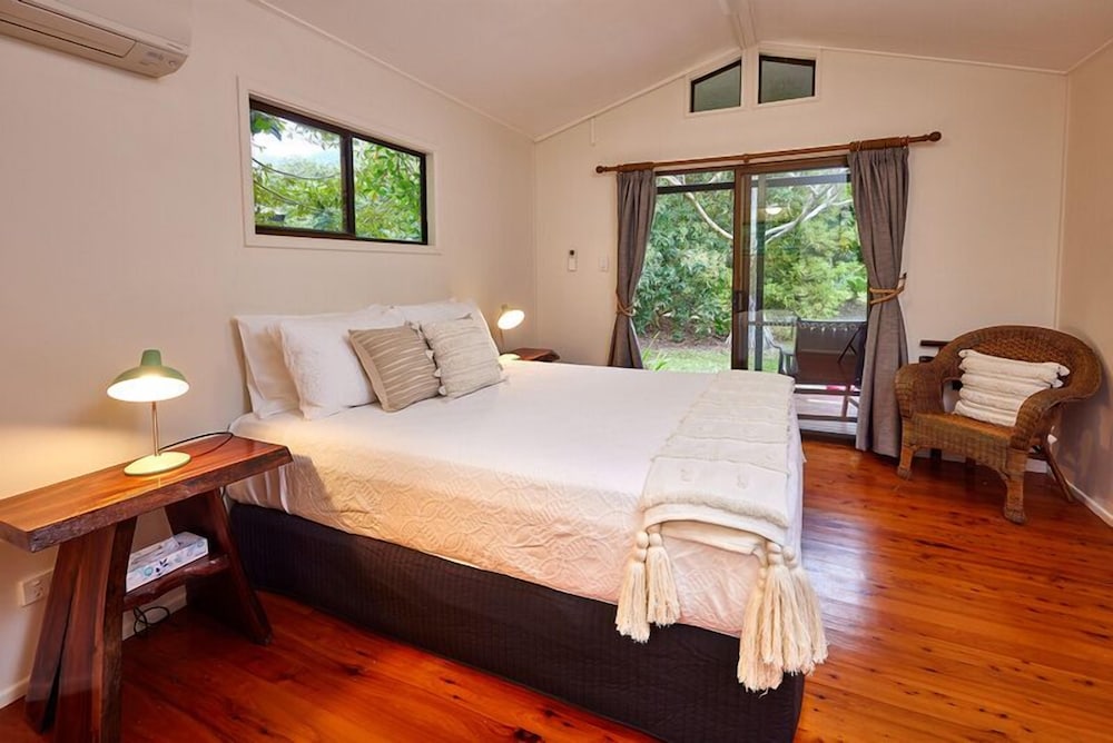 Deluxe Cottage, 1 King Bed, Balcony, Mountain View (Queen Cabin) photo 3