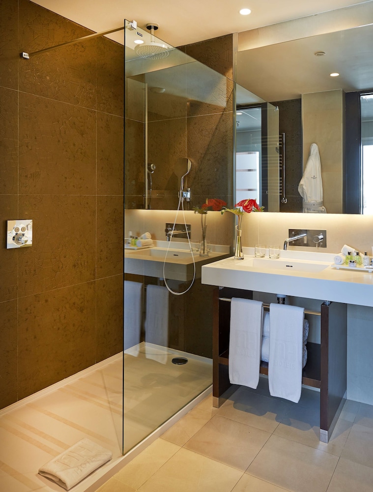Junior Suite (Extra Bed 3 Adults) thumbnail 6