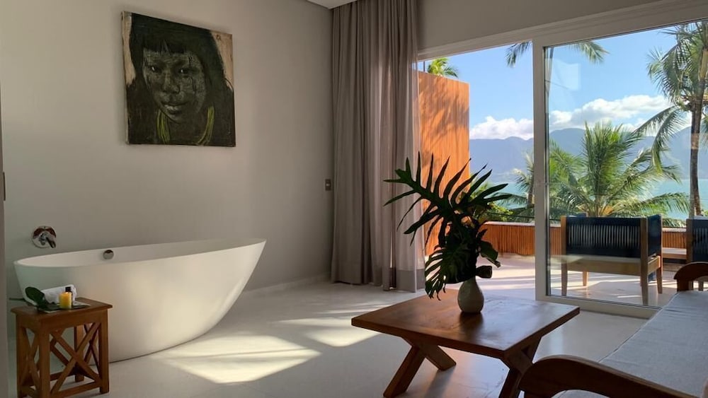 Premier Room, 1 King Bed, Sea View photo 1