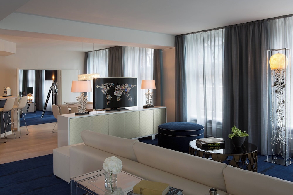 Suite, 2 Bedrooms, City View - Photo 10