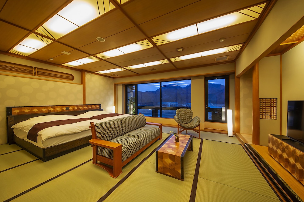 Japanese-Style Suite with Open-Air Bath and Breakfast, photo 6