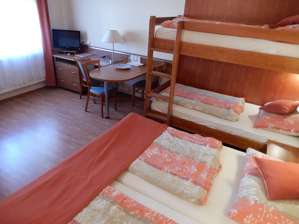 Classic Quadruple Room, 1 Bedroom photo 3
