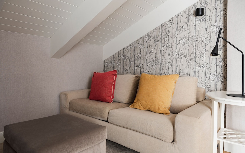 Suite (Attic) - Photo 6