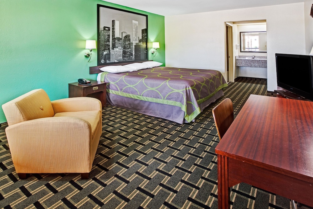 Standard Room, 1 King Bed photo 2