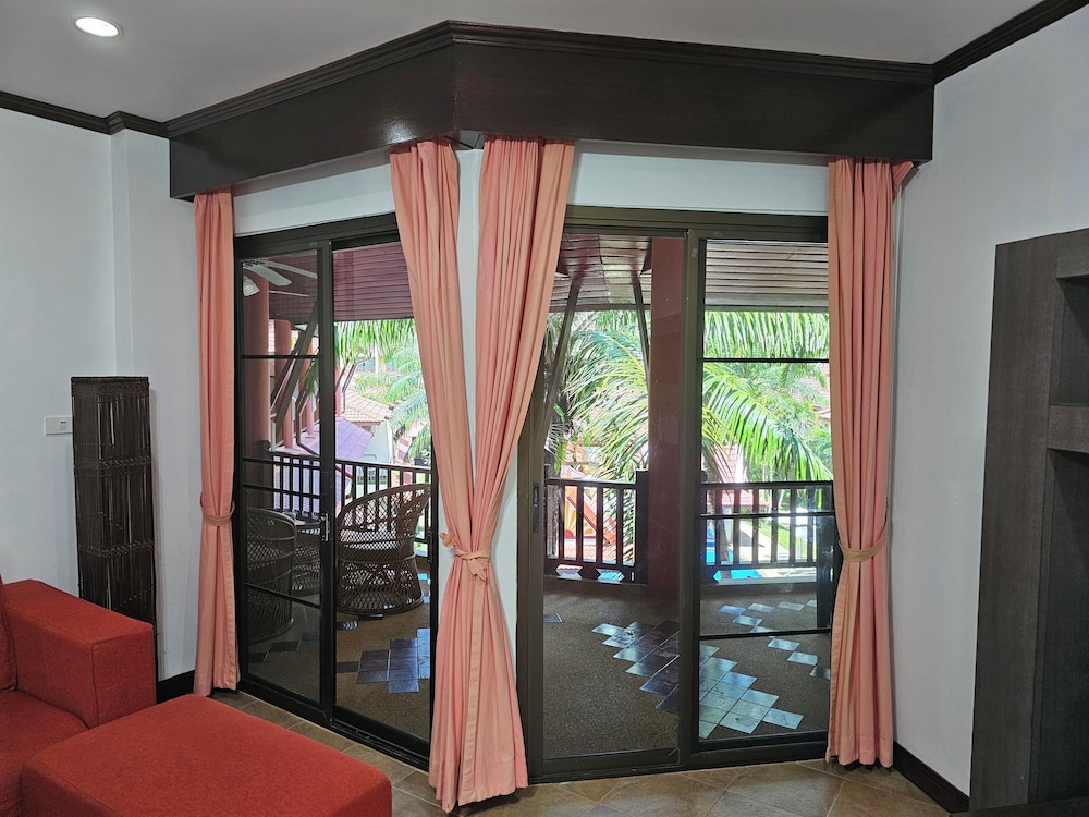 Family Apartment, 3 Bedrooms, Terrace, Pool View - Photo 24