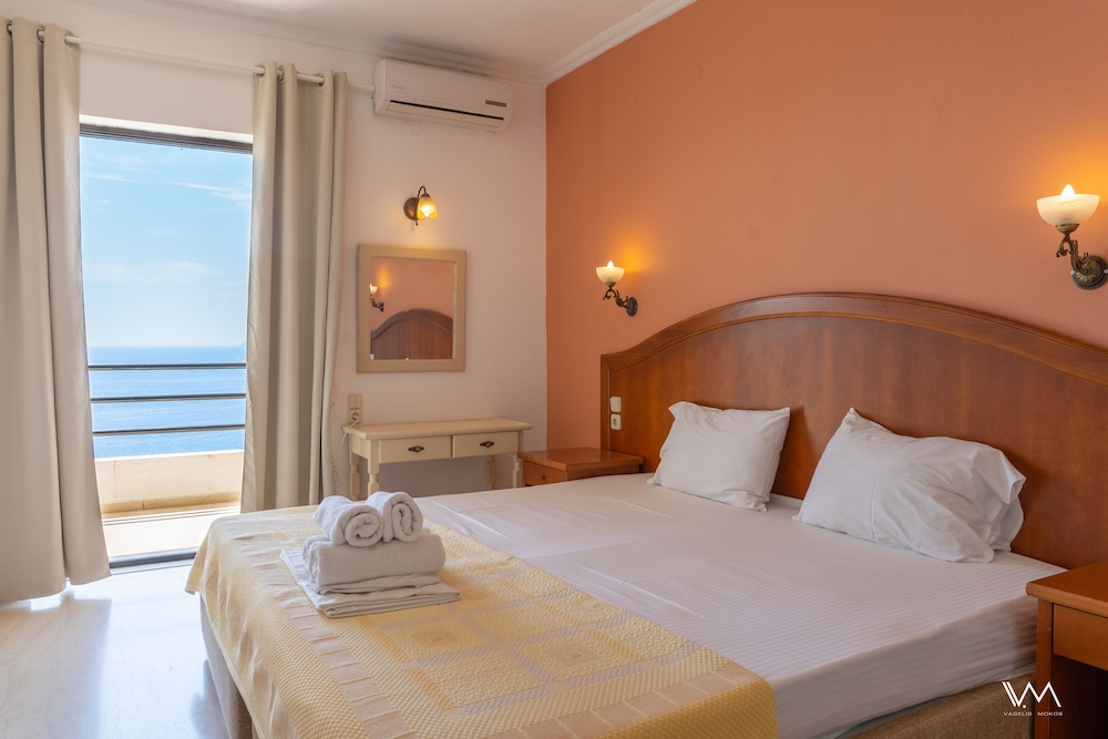 Standard Double or Twin Room photo 1