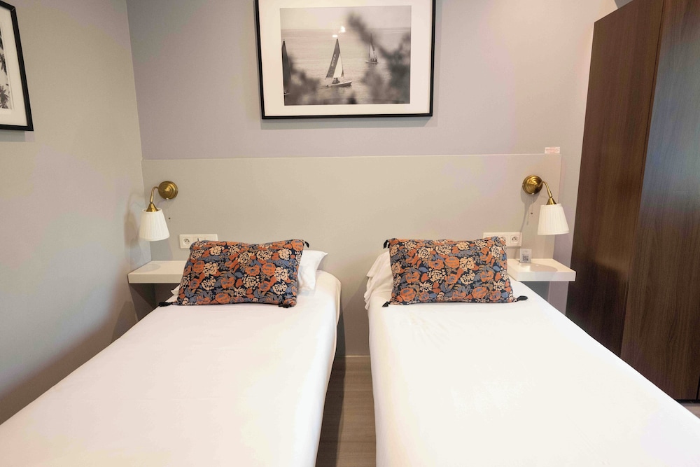 Standard Double or Twin Room - Photo 2