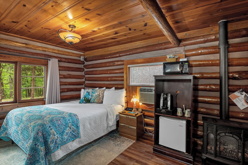 Comfort Cabin, 1 Queen Bed with Sofa bed (Cabin 2) photo 1