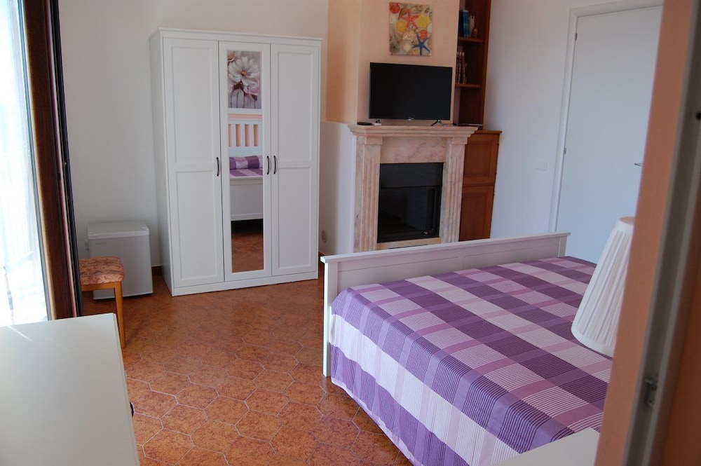 Deluxe Double Room, 1 Queen Bed, Sea View photo 3