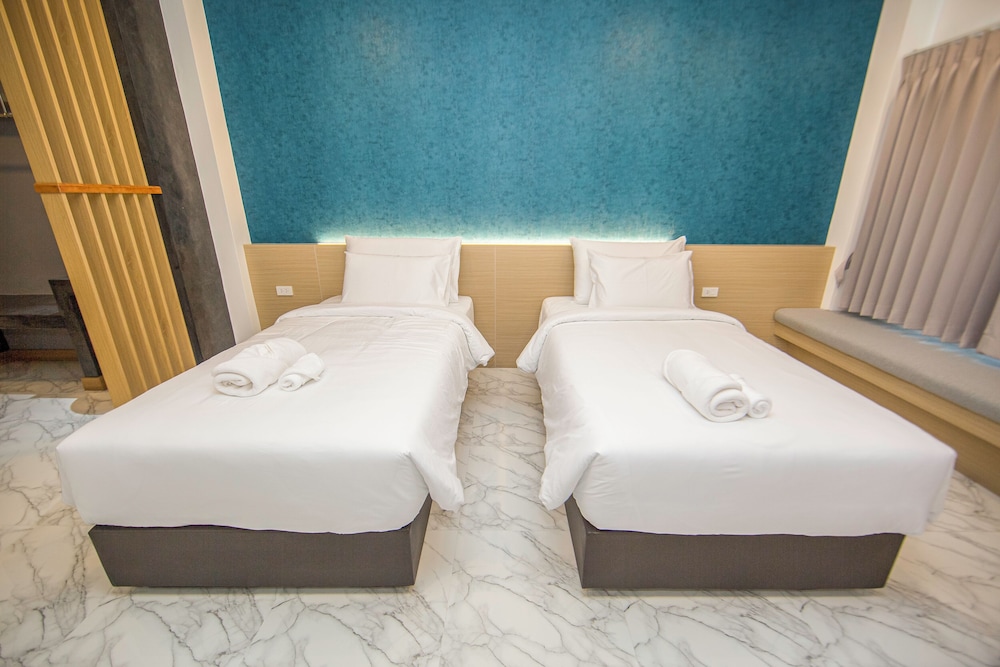Premier Twin Room - Photo 10