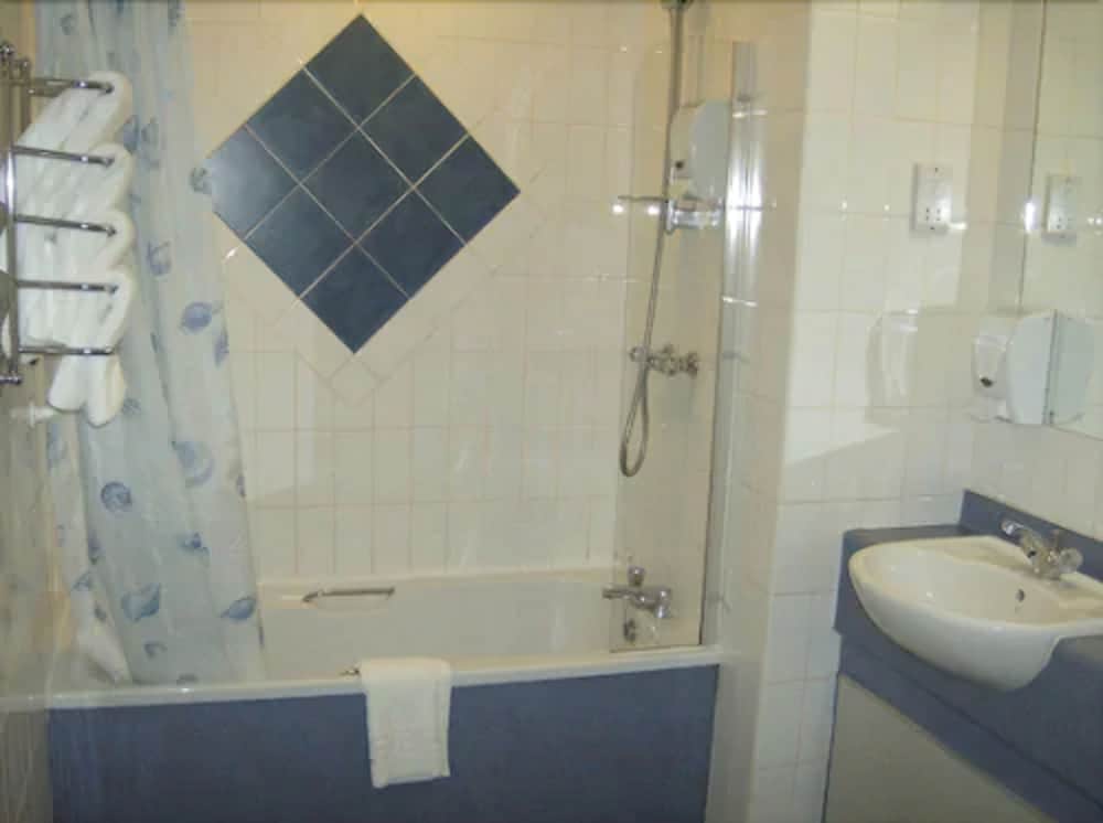Standard Double Room - Photo 9