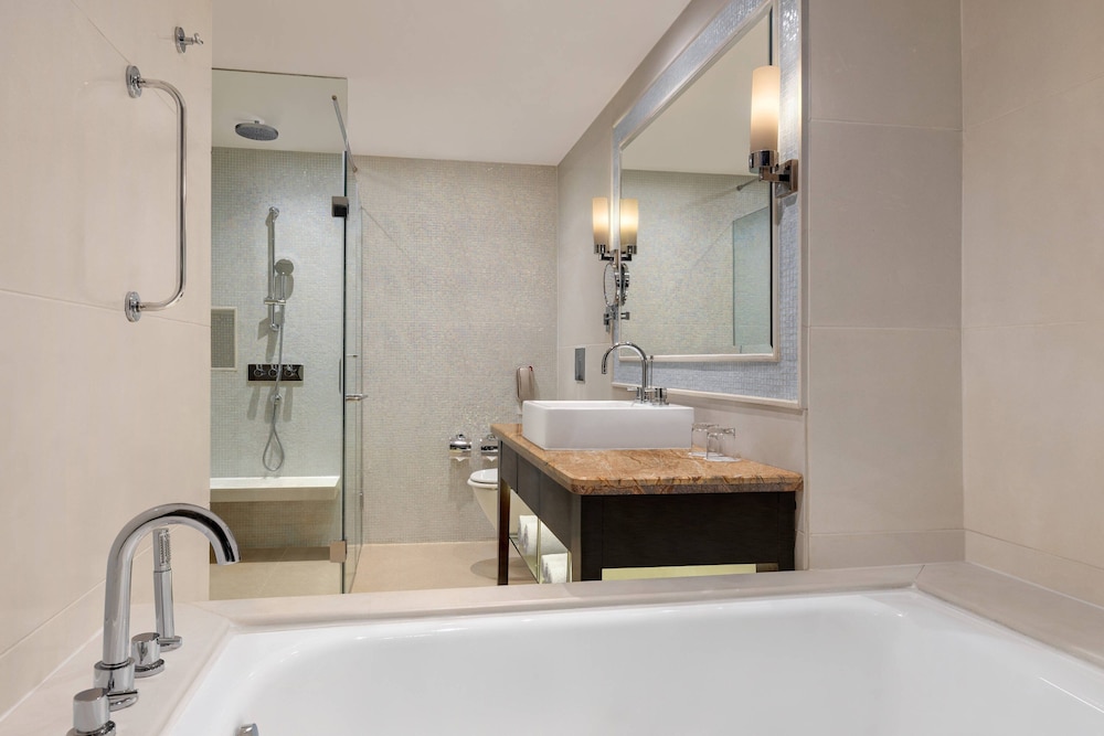 Suite, 1 Bedroom, Bay View - Photo 8
