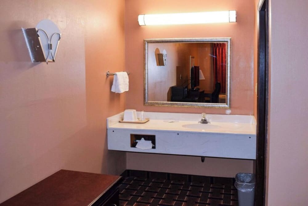 Room, 2 Queen Beds, Non Smoking - Photo 3